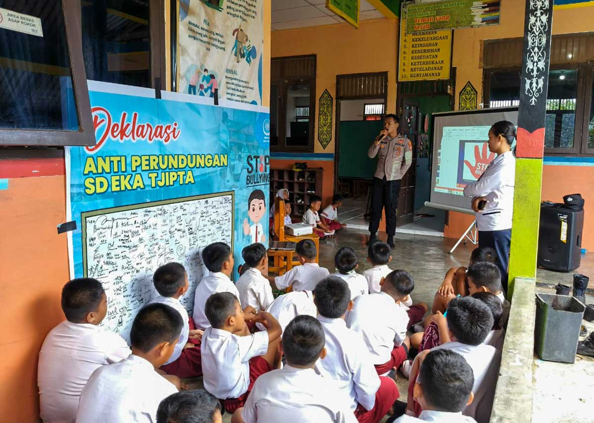 EDUKASI: Penyuluhan kepada siswa SDN Eka Cipta Nahiyang tentang bahaya perundungan dan kenakalan remaja, Selasa (14/10).