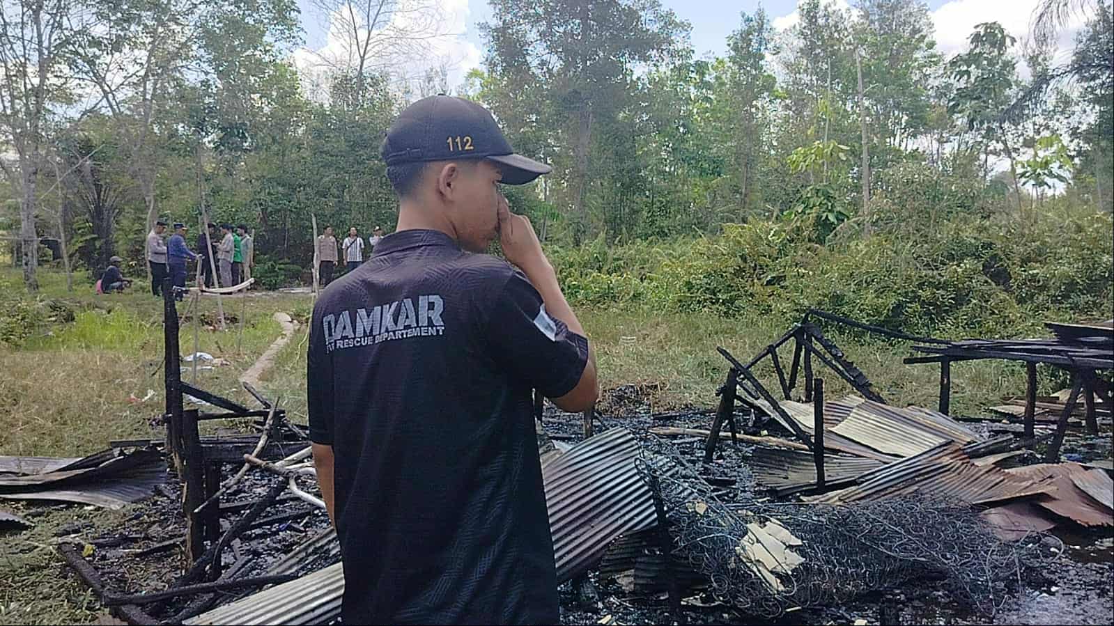 Puing-puing rumah milik pasutri dengan 1 anak di Jalan Mara-Mara, Kelurahan Bukit Tunggal Palangka Raya setelah terbakar sekitar pukul 11.30 WIB, (14/10)
