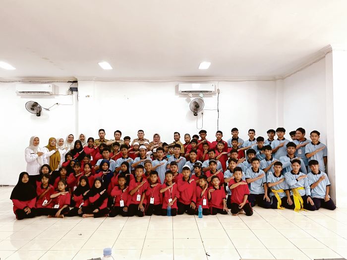 MPLS: Penutupan MPLS Sekolah Rakyat yang dihadiri Wakil Bupati Kotim Irawati, Selasa (14/10/2025). FOTO: WISNU/RADAR SAMPIT