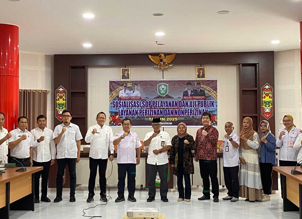 SOSIALISASI: Pelaksanaan Sosialisasi SOP Pelayanan dan Uji Publik Layanan Perizinan dan Non-Perizinan di Ruang Rapat Lantai III MPP Habaring Hurung, Rabu (15/10).