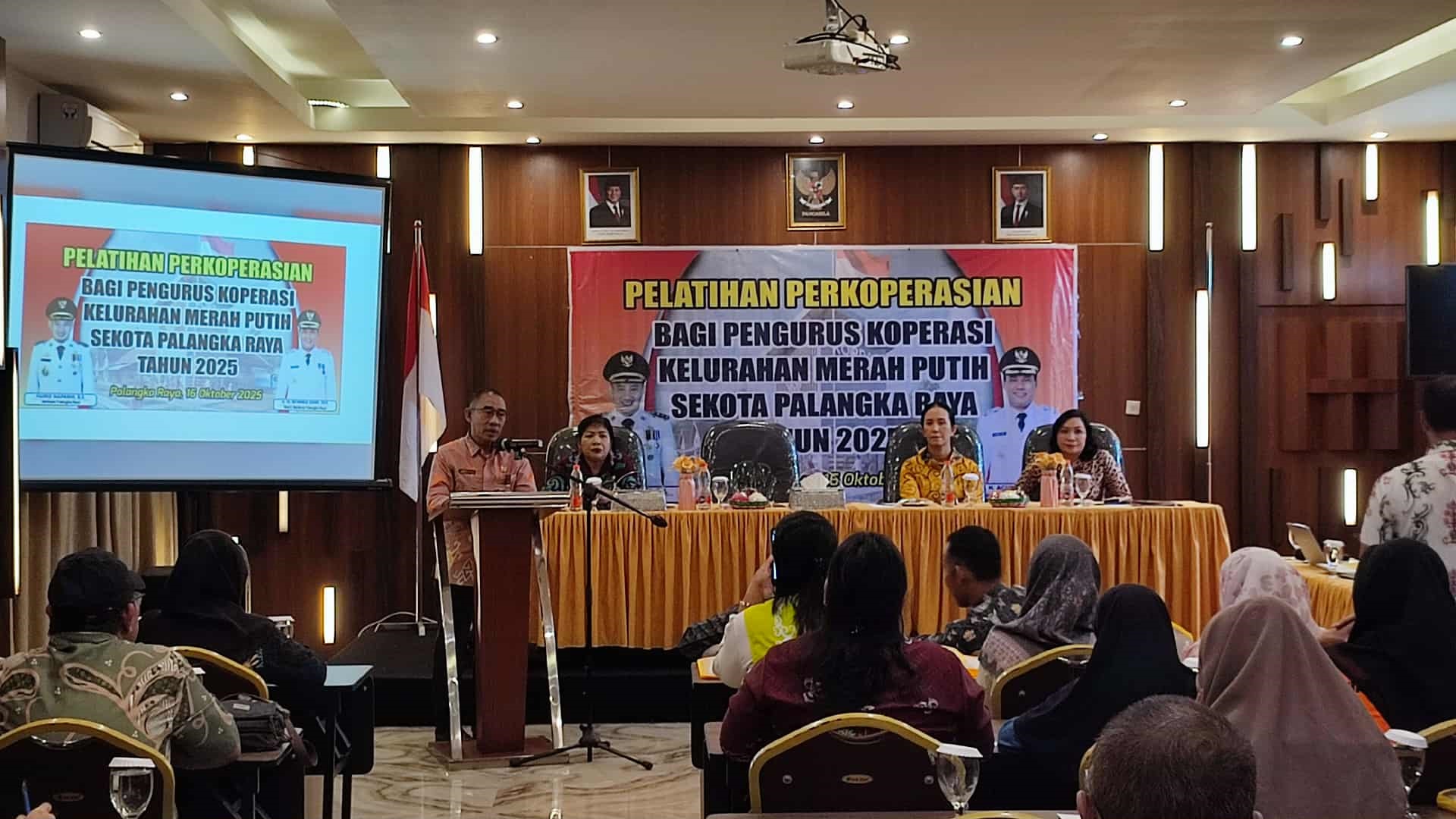Dinas Perdagangan, Koperasi, UKM, dan Perindustrian (DPKUKMP) Kota Palangka Raya menggelar pelatihan bagi para pengurus Koperasi Merah Putih, Kamis (14/10).