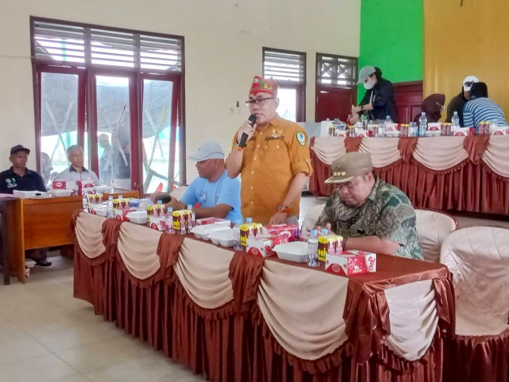 Suasana rapat pembagian SHU Koperasi Serba Usaha (KSU) Sejahtera Bersama Desa Sembuluh II, yang difasilitasi Pemkab Seruyan.