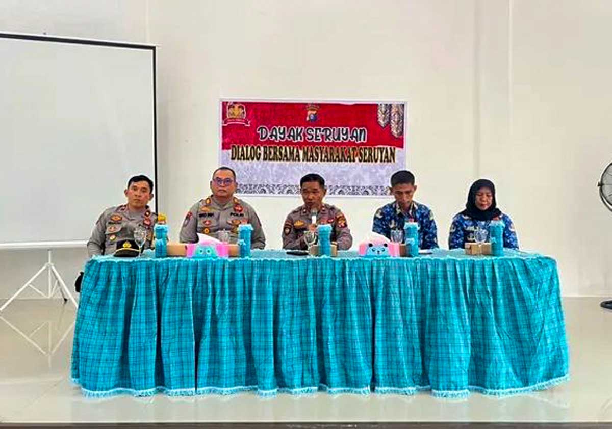 DIALOG: Wakapolres Seruyan Kompol Hendry memimpin forum Dialog Bersama Masyarakat Seruyan (Dayak Seruyan), Minggu (19/10).