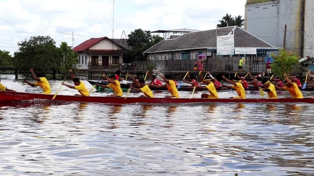 Lomba dayung Bupati Cup yang digelar di Sungai Arut, Kabupaten Kotawaringin Barat, belum lama ini.