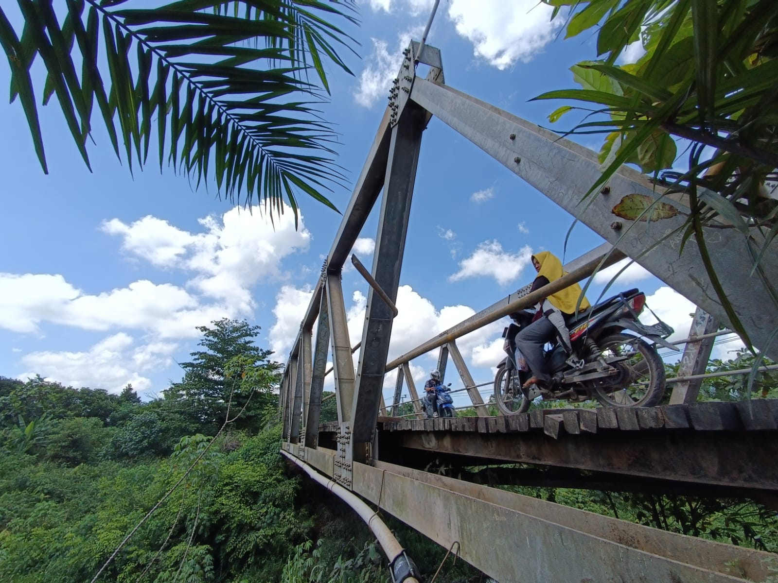 Jembatan Patah atau Jembatan Sei Mentawa di Jalan Kapten Mulyono Sampit.