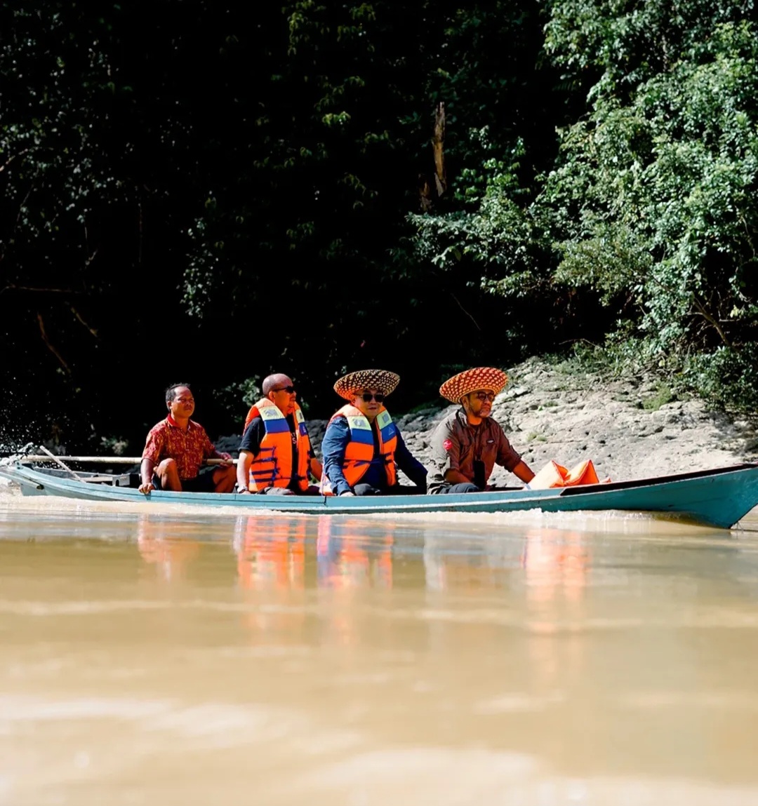 Tim dewan juri WIA melaksanakan verifikasi data dan mengecek potensi objek wisata Batu Suli dengan melakukan susur sungai, pekan lalu.