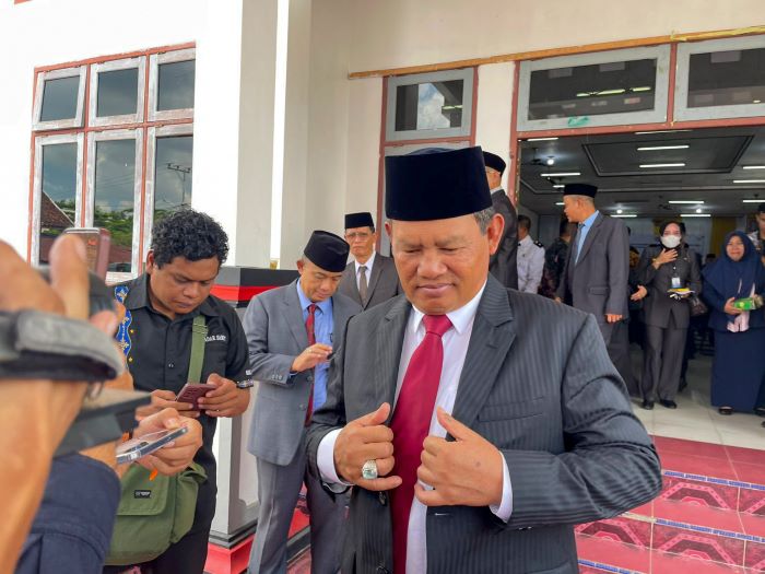 WAWANCARA: Bupati Seruyan, Ahmad Selanorwanda ditemui awak media seusai mengikuti kegiatan, baru-baru tadi. FOTO: IST/RADAR SAMPIT