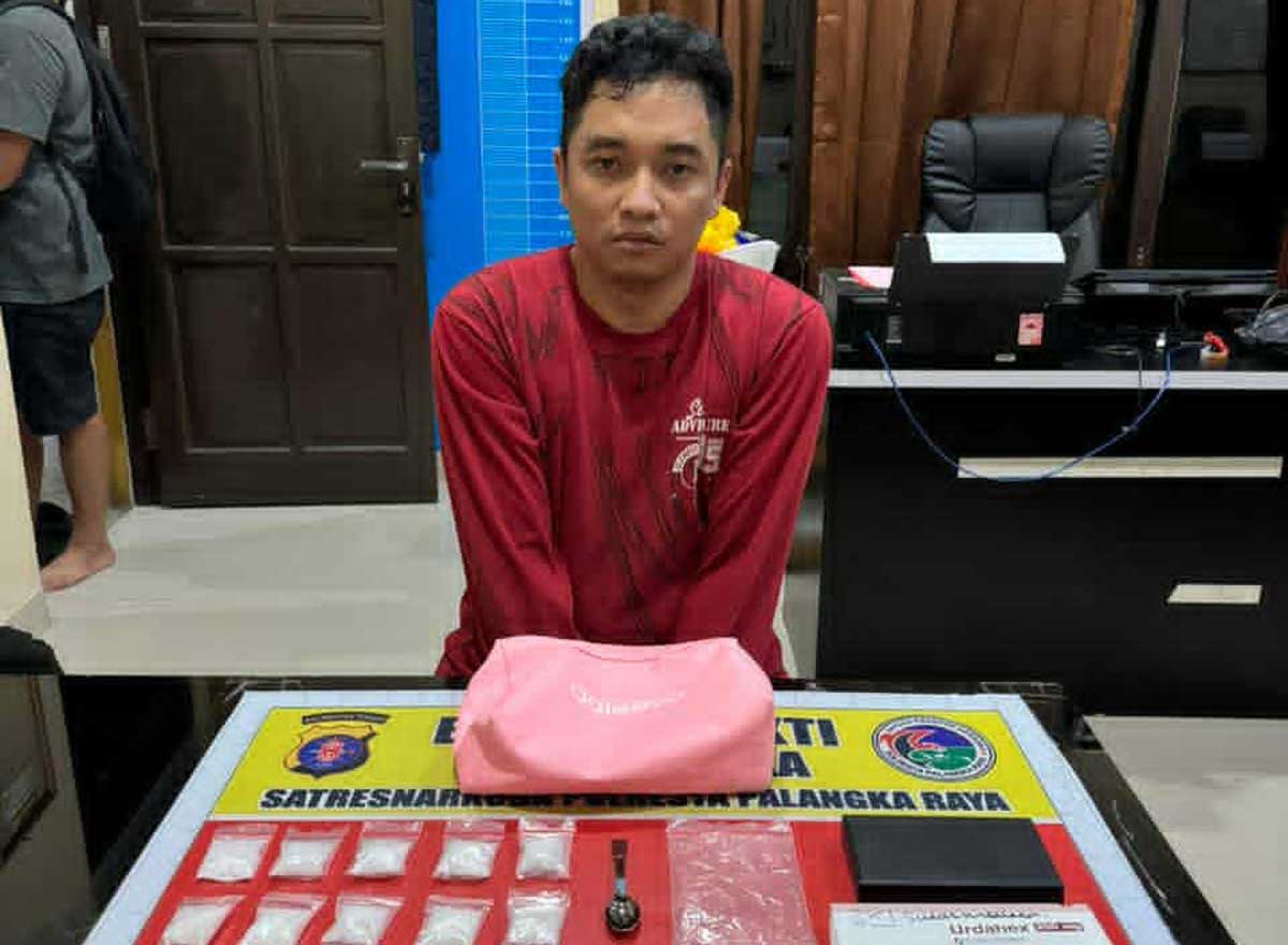 DITANGKAP: Adi Surjiantoro alias Adi (29) diamankan polisi dalam perkara peredaran narkoba.