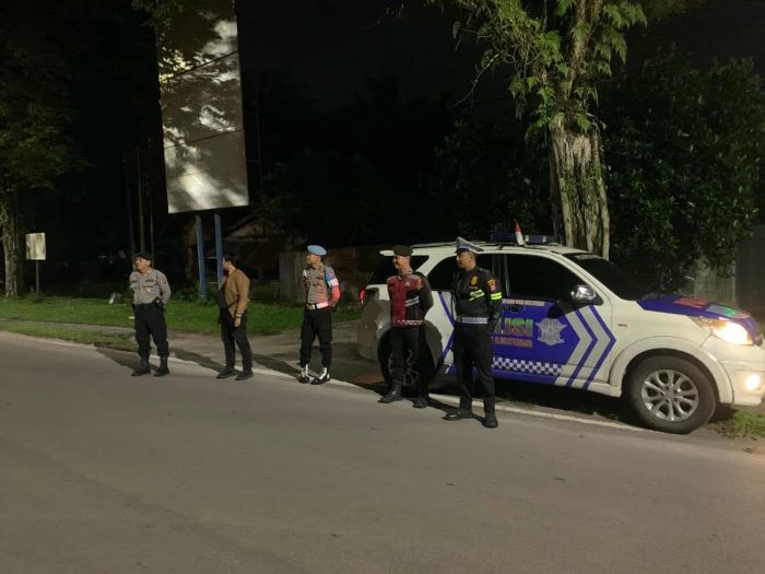 PATROLI : Polresta Palangka Raya menggelar operasi patroli malam terpadu di sejumlah ruas jalan yang kerap dijadikan arena balap liar dan kejahatan.  FOTO: POLRESTA PALANGKA RAYA/RADAR SAMPIT