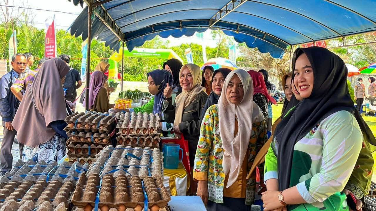 Salah satu kegiatan pasar murah di Seruyan, untuk menekan laju inflasi, belum lama tadi.