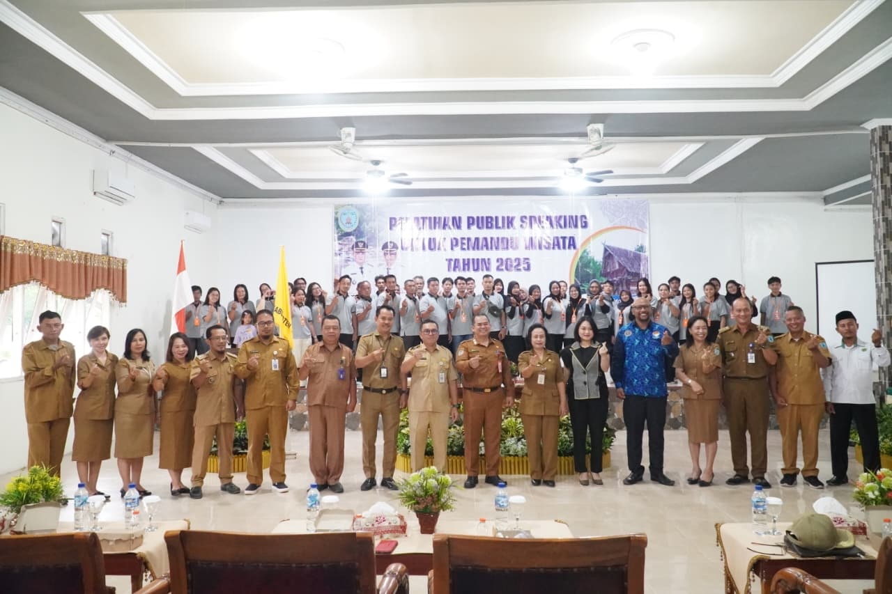 Puluhan pemandu wisata di Lamandau mengikuti pelatihan public speaking.