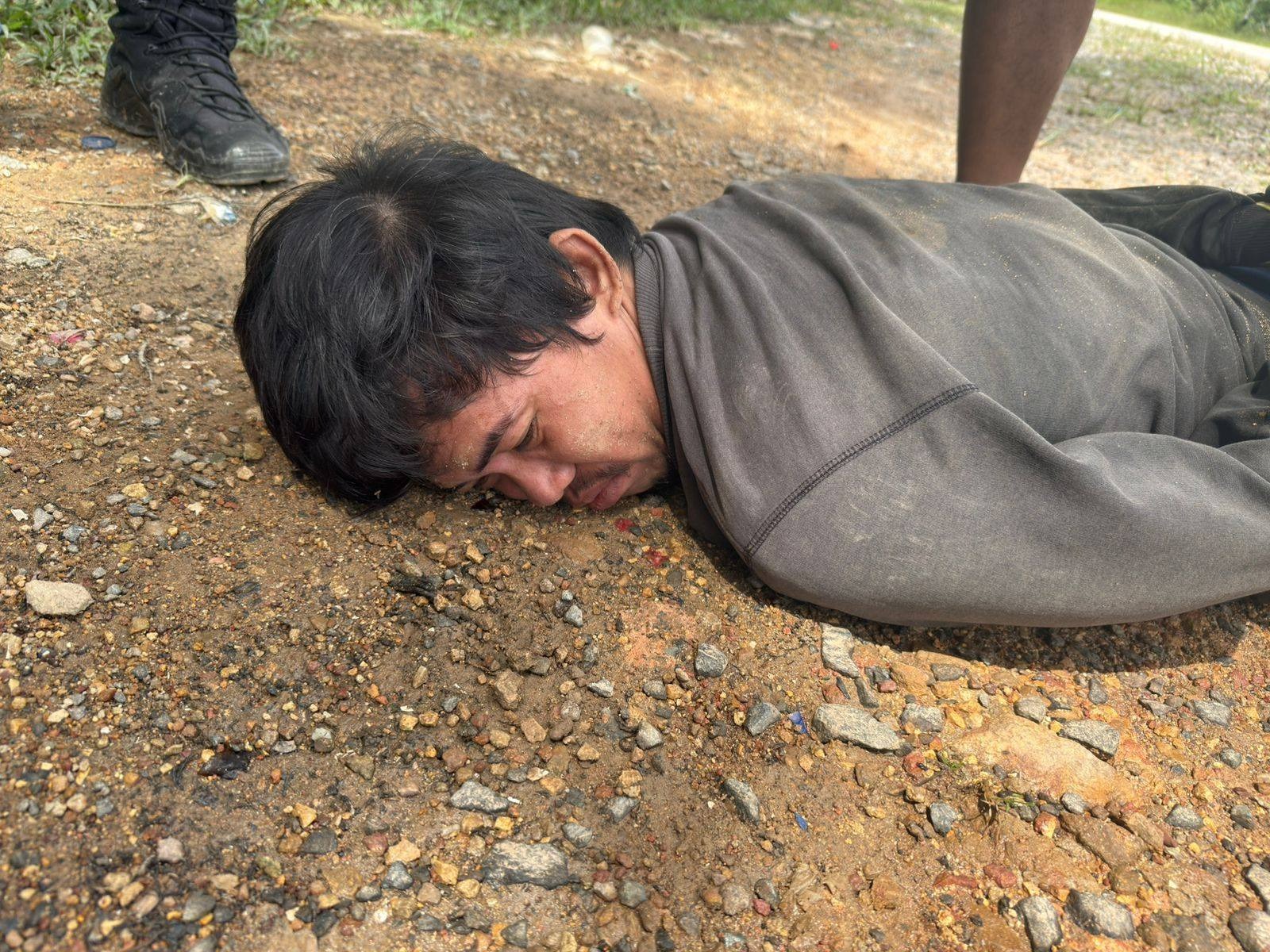 DITANGKAP: DPO Pembunuhan di Kayong Utara, Kalbar , Kor Nain saat ditangkap aparat kepolisian di wilayah Kabupaten Lamandau Kalteng, Selasa (28/10/2025)