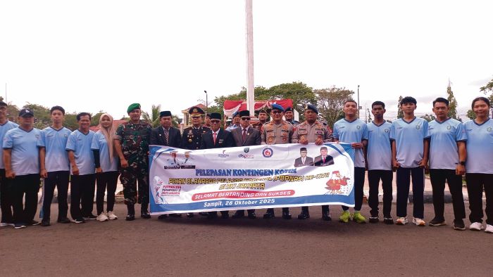 POPNAS: Pelepasan kontingen Kotim ke POPNAS XVII di Jakarta, Selasa (28/10). FOTO: YUNI/RADAR SAMPIT