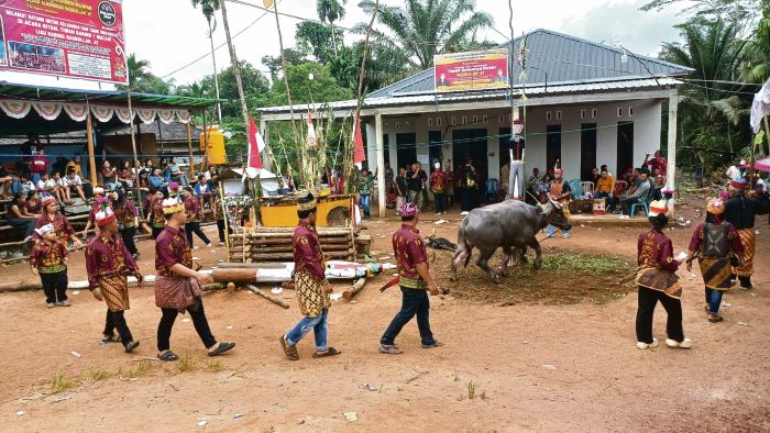 KEAGAMAAN: Ritual Tiwah masyarakat Hindu Kaharingan di Desa Pondok Damar, Kecamatan Mentaya Hilir Utara, Kotim, Minggu (26/10/2025). FOTO: ILHAM/RADAR SAMPIT