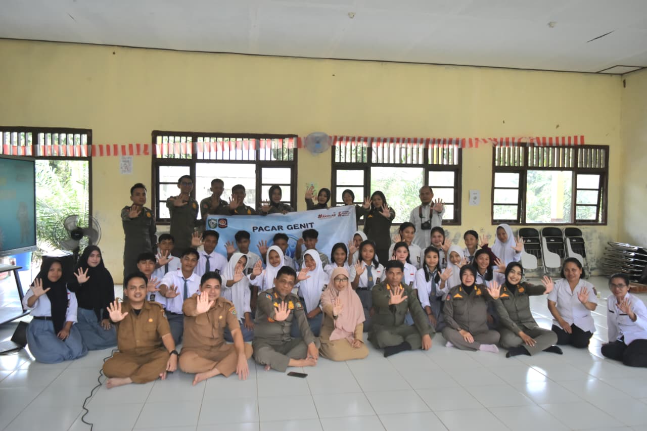 EDUKASI SEJAK DINI: Satpol PP Kotim saat melaksanakan kegiatan inovatif bertajuk PACAR GENIT (Praja Ciptakan Anak Remaja Generasi Tertib)