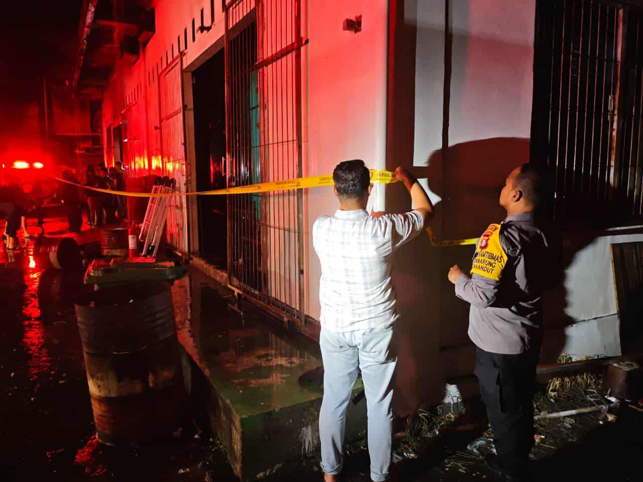 Kebakaran ruang genset  mengejutkan pengunjung dan karyawan Lippo Plaza Palangka Raya, Jalan Yos Sudarso, Rabu (29/10) malam.