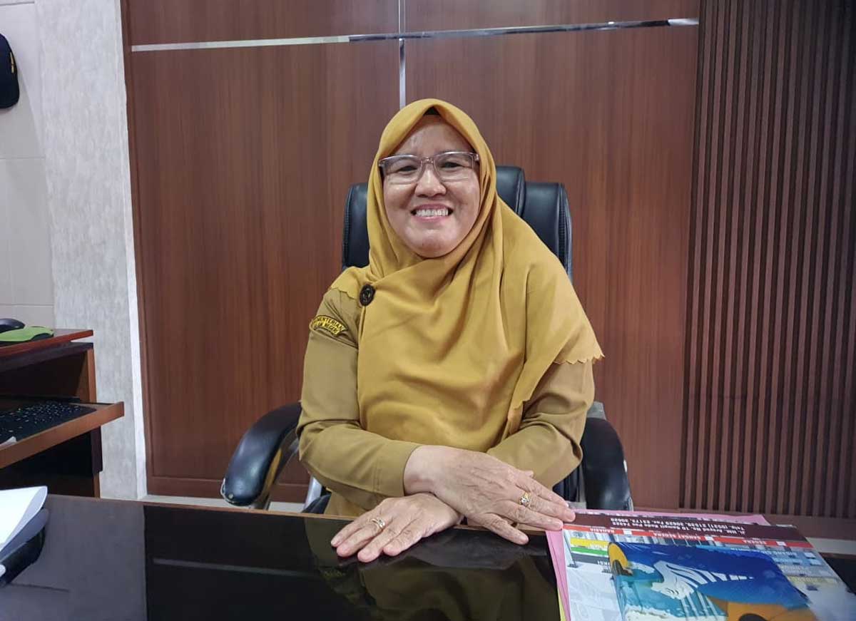 BERI KETERANGAN: Kepala Bidang Bina Marga Nur Aina saat ditemui Radar Sampit.