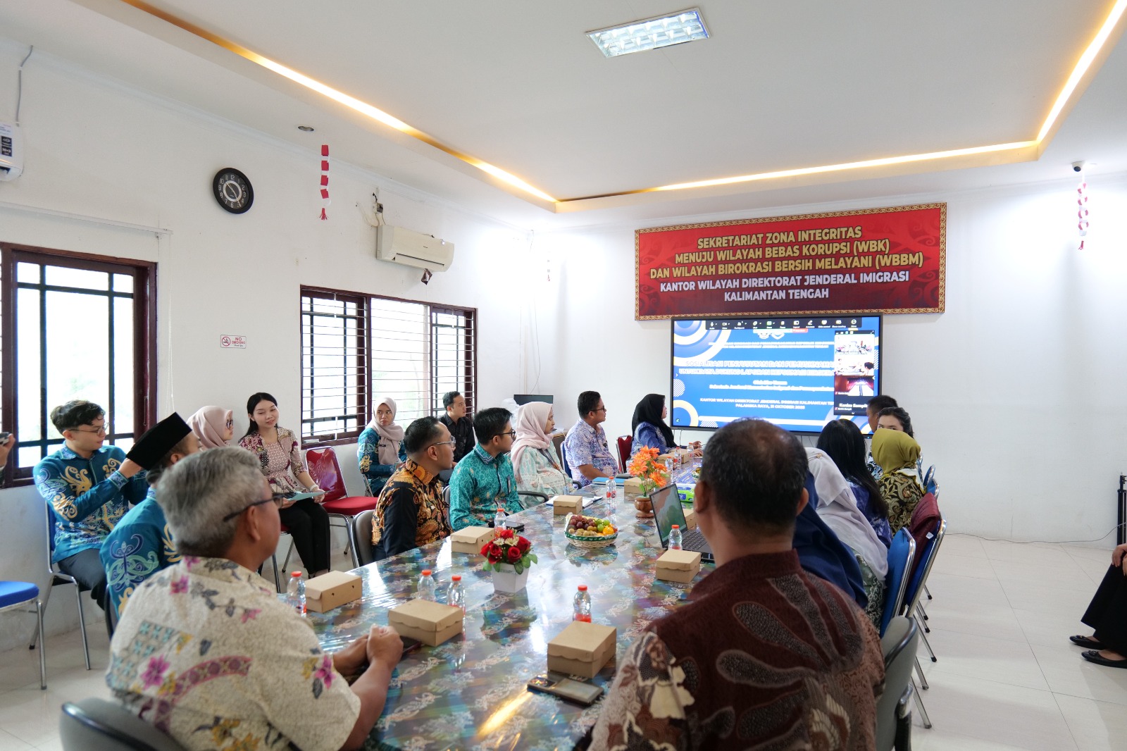 sosialisasi penyusutan dan pemusnahan arsip yang dilaksanakan Kanwil Ditjen Imigrasi Kalteng di aula Kanwil Ditjen Imigrasi Kalteng, Jumat (31/10).
