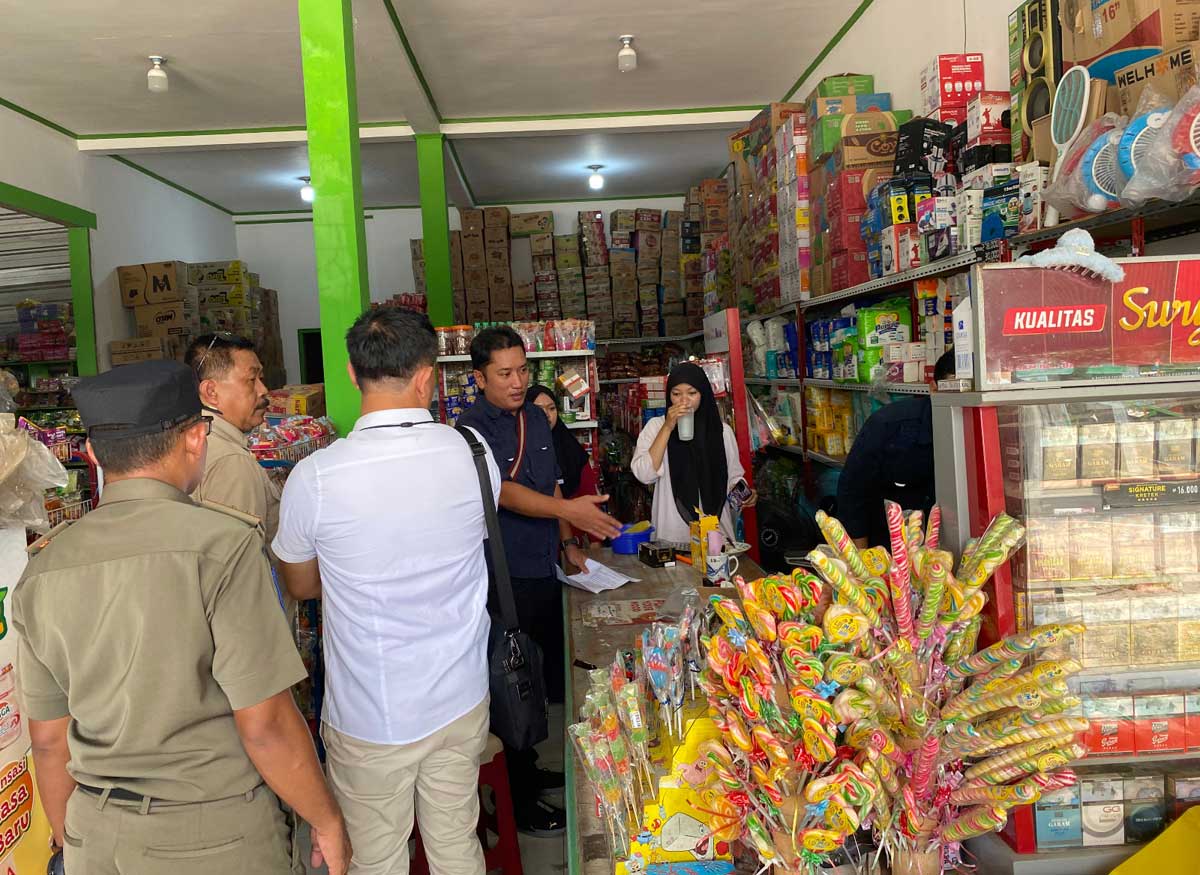 PENGAWASAN: Pengawasan rokok ilegal yang dilakukan Bea Cukai Sampit bersama Satpol PP, belum lama ini.