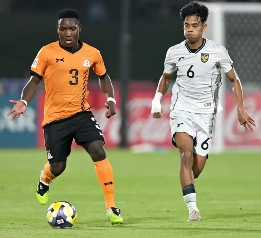 Pemain Timnas Indonesia U-17 saat berhadapan dengan pemain timnas Zambia U-17, di laga perdana Piala Dunia U-17, di Doha Qatar, Selasa (4/11) malam WIB.