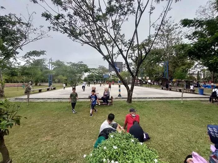 OLAHRAGA: Suasana di Stadion 29 Nopember Sampit saat akhir pekan. (DOK.YUNI/RADAR SAMPIT)