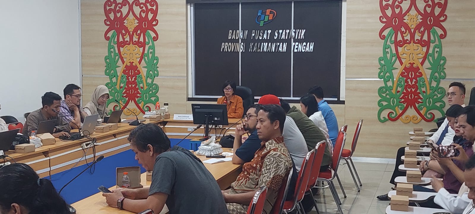 Paparan Kepala BPS Provinsi Kalteng, Agnes Widiastuti, terkait ekonomi dan Tingkat Partisipasi Angkatan Kerja (TPAK) Kalimantan Tengah, (5/11)