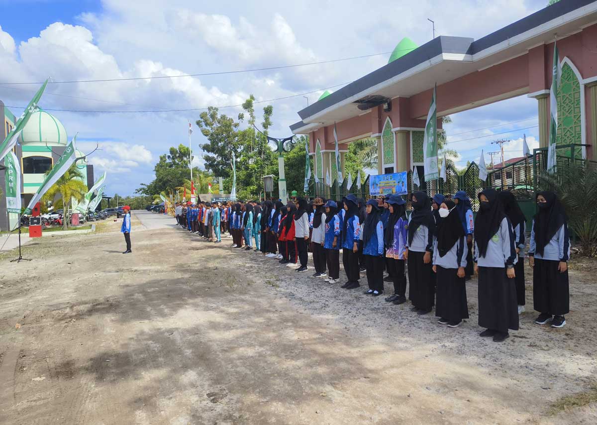 KEMAH: Pembukaan Kemah Brigade di Halaman Islamic Center Sampit, Jumat (7/11).
