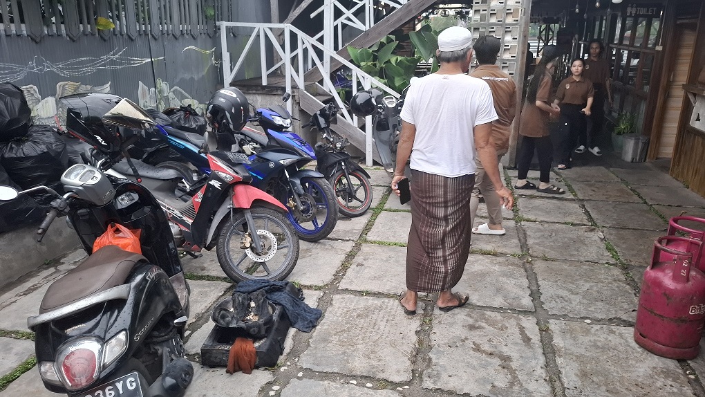 Sebuah kafe di Jalan Iskandar, Kecamatan MB Ketapang, Sampit,  yang nyaris terbakar, Sabtu (8/11) petang.