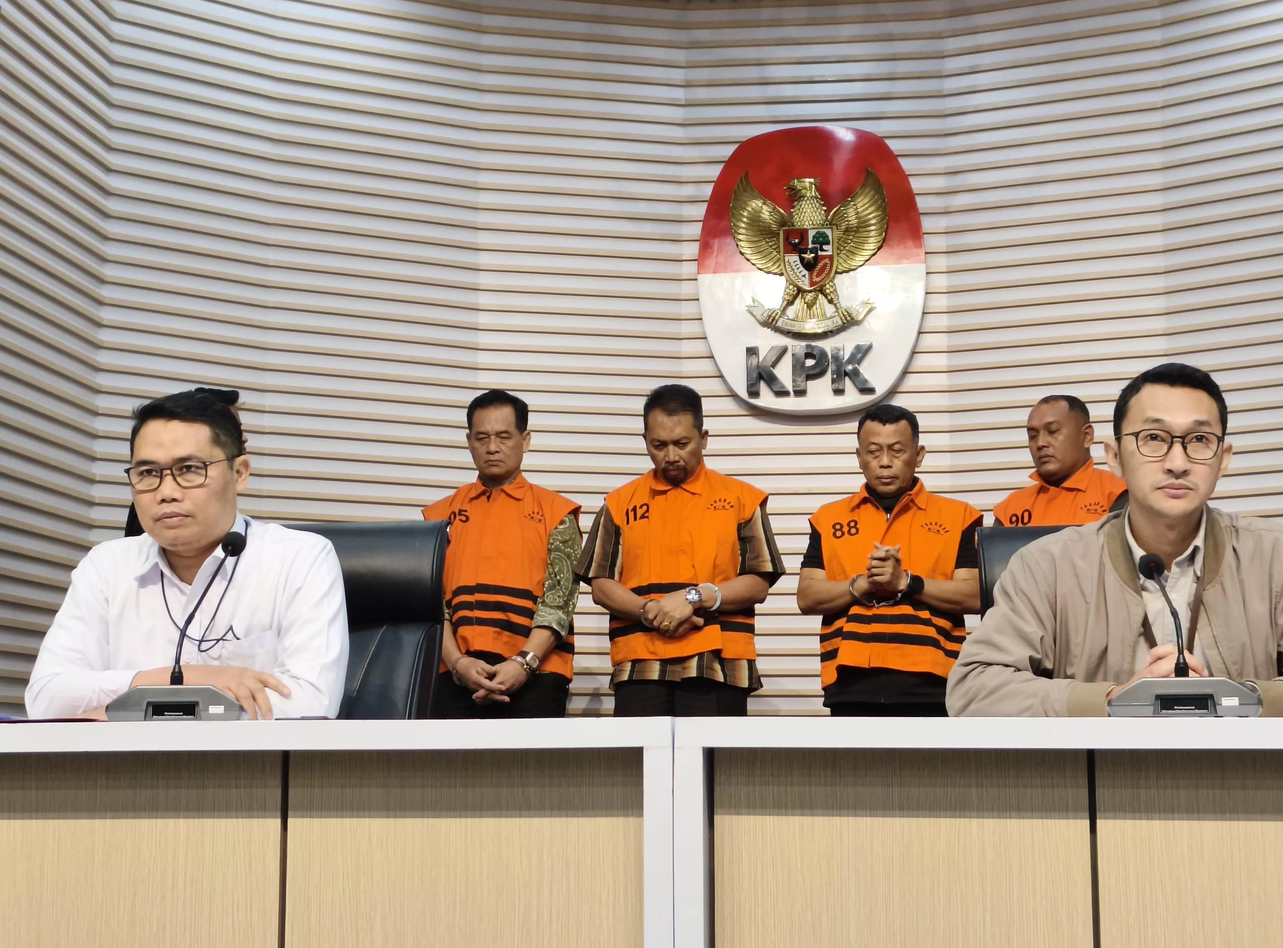 Komisi Pemberantasan Korupsi (KPK) resmi menetapkan Bupati Ponorogo Sugiri Sancoko sebagai tersangka, Minggu (9/11) dini hari WIB. (Ridwan/JawaPos.com)