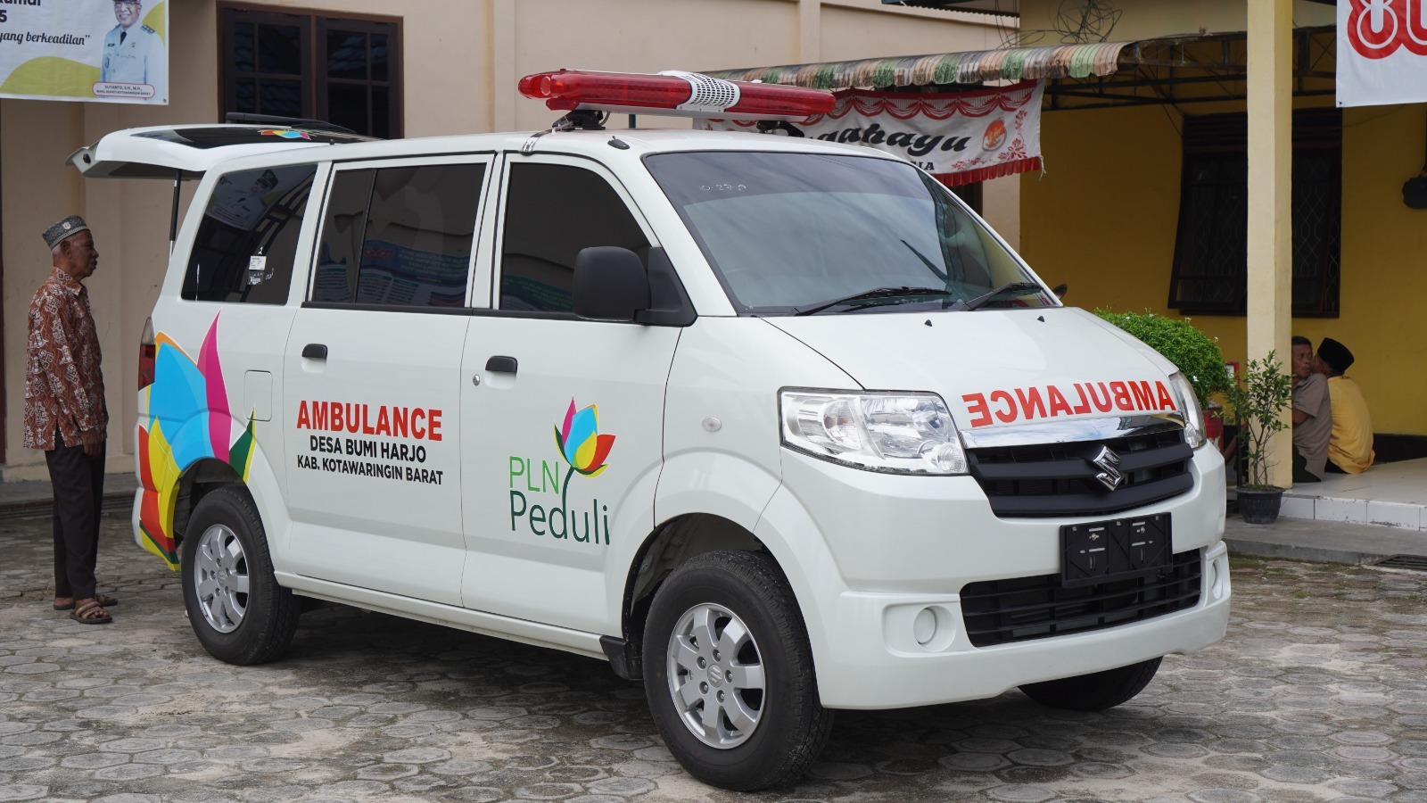 Mobil Ambulans yang telah diserahkan PLN UID Kalselteng