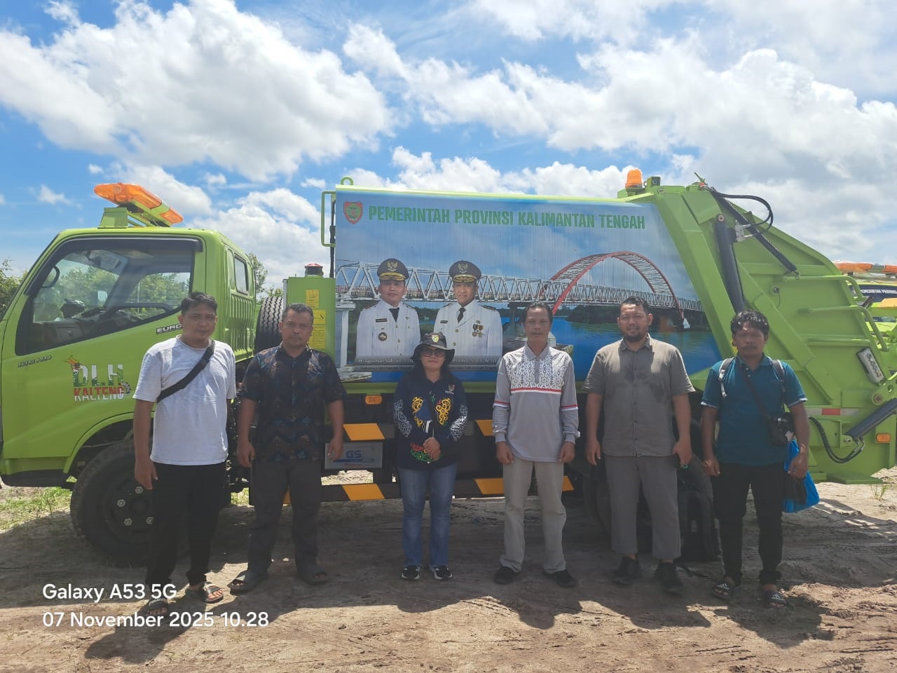Pemerintah Kabupaten (Pemkab) Lamandau menerima bantuan armada operasional pengelolaan sampah dari Dinas Lingkungan Hidup (DLH) Provinsi Kalimantan Tengah