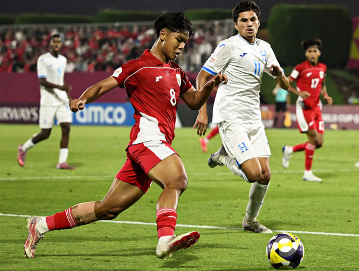 Pemain timnas Indonesia U-17 saat berhadapan dengan timnas Honduras U-17 dalam laga pamungkas Grup H Piala Dunia U-17, di Qatar, Senin (10/11) malam.