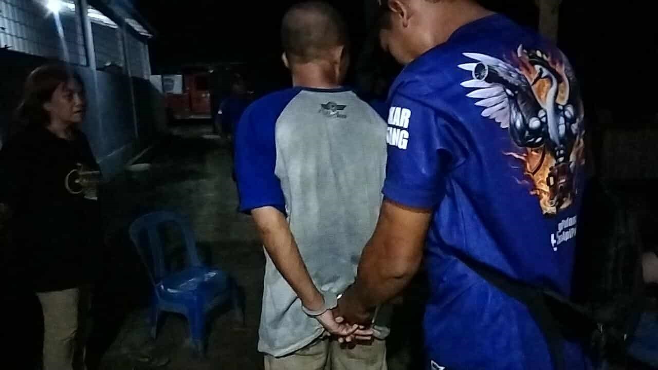 Satu Orang Dengan Gangguan Jiwa (ODGJ) bernama Suriansyah alias Kipli, saat dievakuasi petugas gabungan, setelah dilaporkan warga sering meresahkan,&rdquo; Senin (10/11) malam.