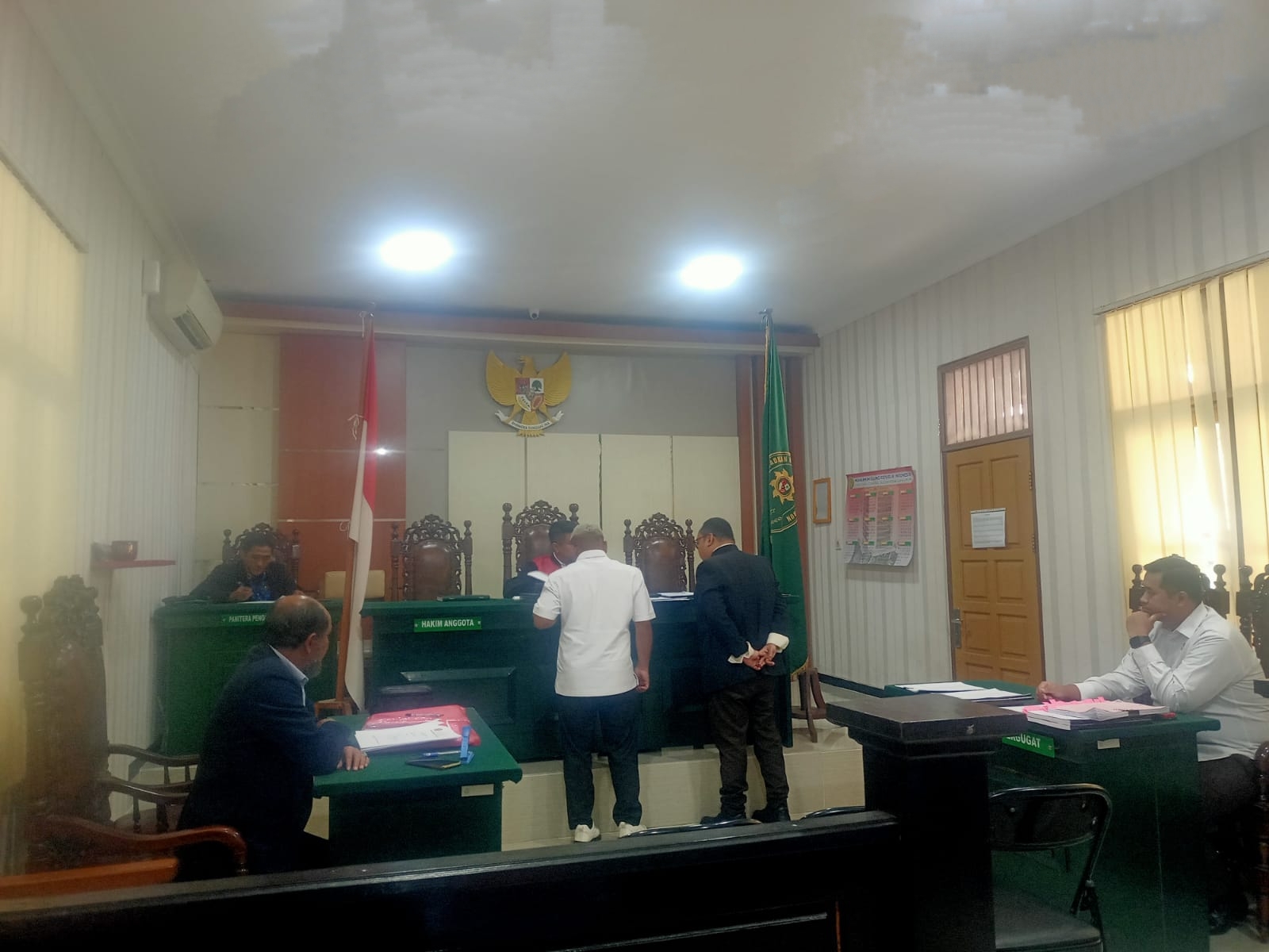 proses sidang perdana pra peradilan terkait penetapan tersangka dalam kasus pabrik tepung ikan yang di gelar pada 10 November 2025