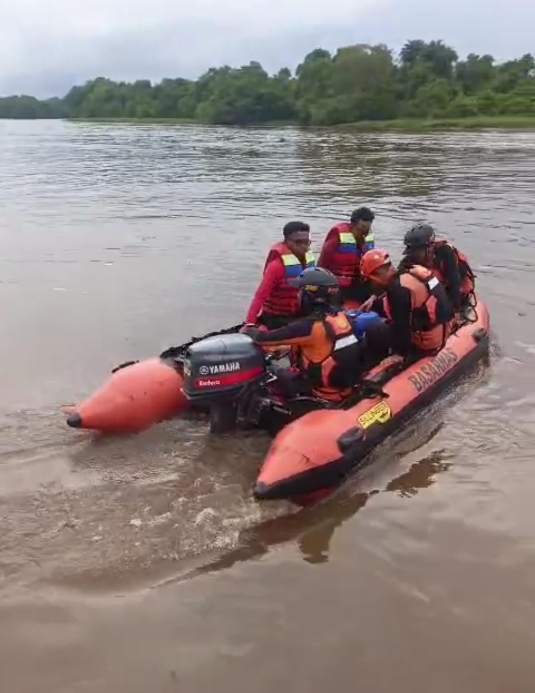 Proses pencarian korban hilang di Sungai Selulul Kelurahan Mendawai.