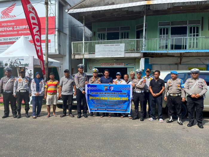 SOSIALISASI: Satlantas Seruyan jemput bola menyampaikan informasi akan digelarnya Operasi Zebra Telabang 2025. FOTO: RIFANI/RADAR SAMPIT