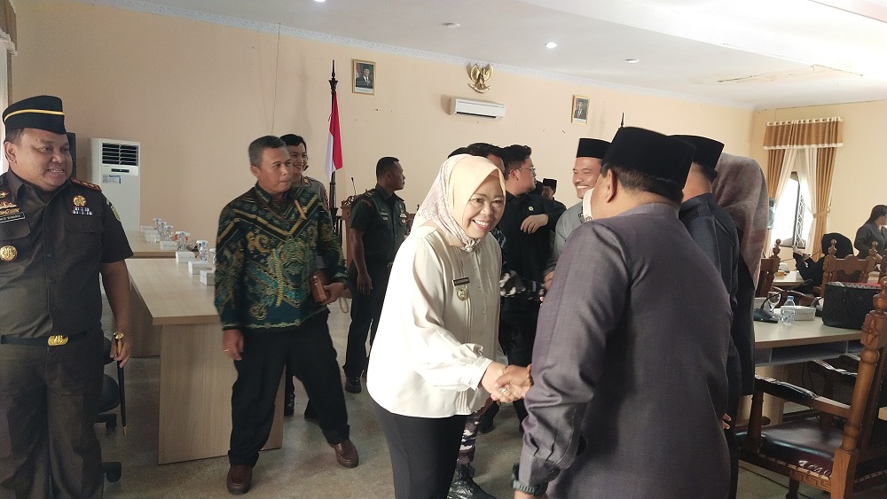 Rapat paripurna penyampaian hasil rapat gabungan Komisi - Komisi DPRD Kobar bersama pemerintah daerah, Kamis 13 November 2025.
