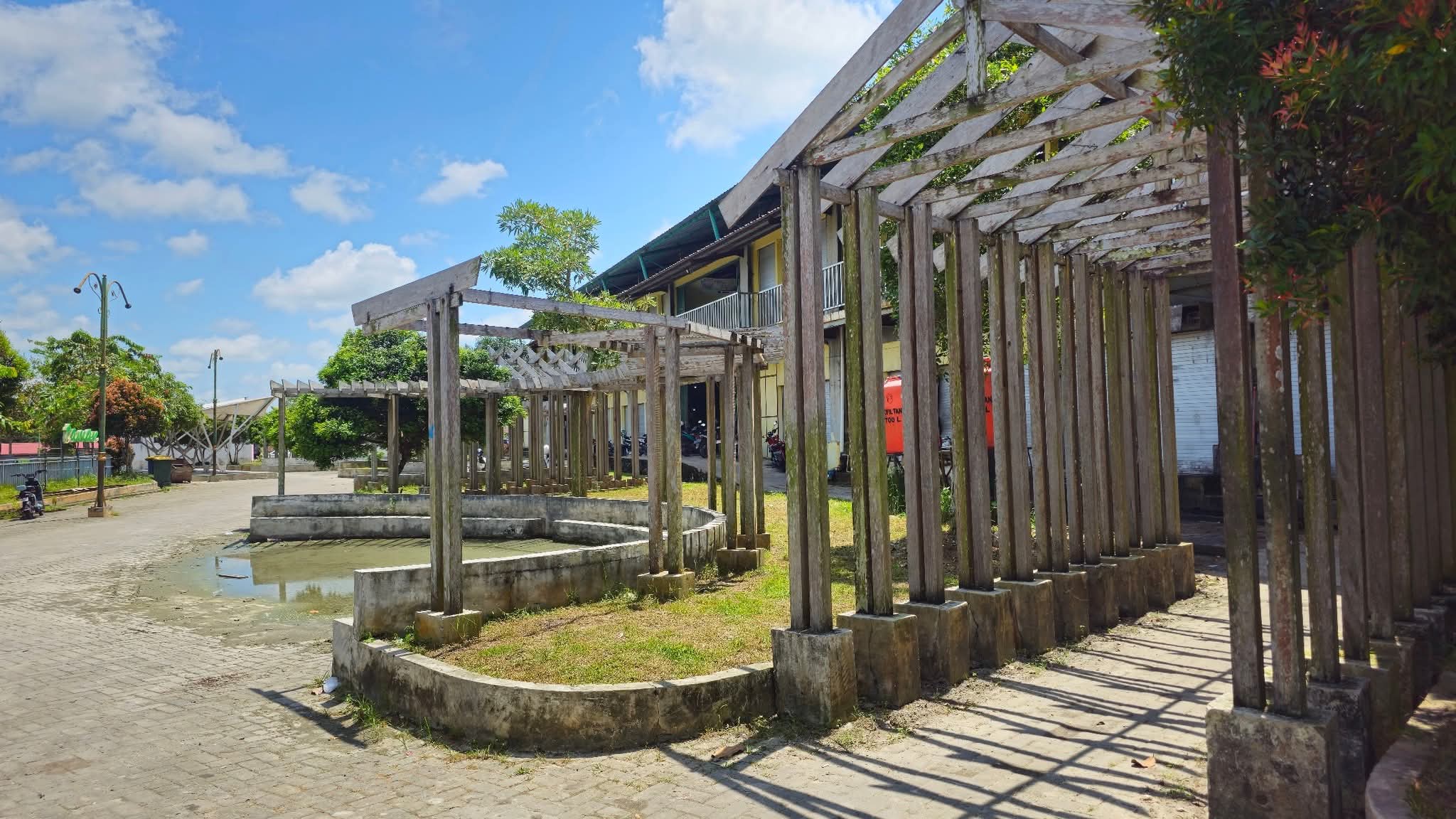 RUANG PUBLIK: Taman Pasar Saik Indrasari di Kelurahan Baru, Kecamatan Arut Selatan, Kabupaten Kotawaringin Barat, belum lama ini.AGUS/RADAR SAMPIT&nbsp;
