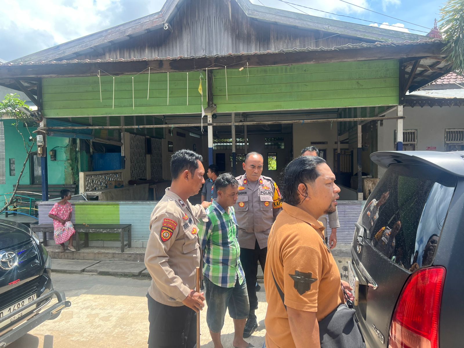 Kapolsek Baamang AKP M Romadhon memimpin penangkapan pelaku penganiaya di Panti Asuhan Annida Qolbu, Sampit, Senin (17/11) pagi.