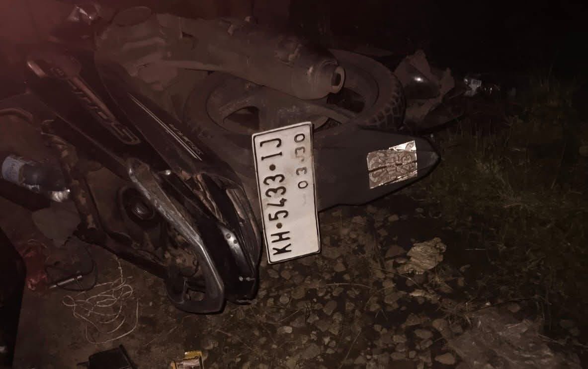 Sepeda motor korban yang terlibat kecelakaan di Kawasan Samekto, menuju arah Kota Besi (19/11/2025).(Warga/Radar Sampit)