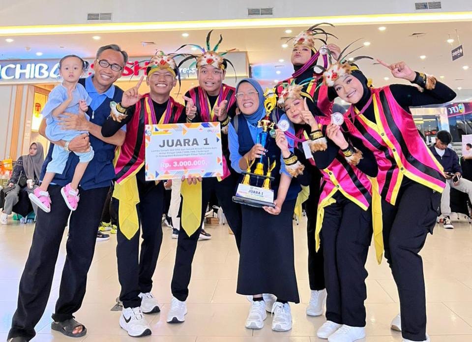 Capaian siswa siswa SMAN 1 Sampit sebagai juara satu lomba senam kreasi