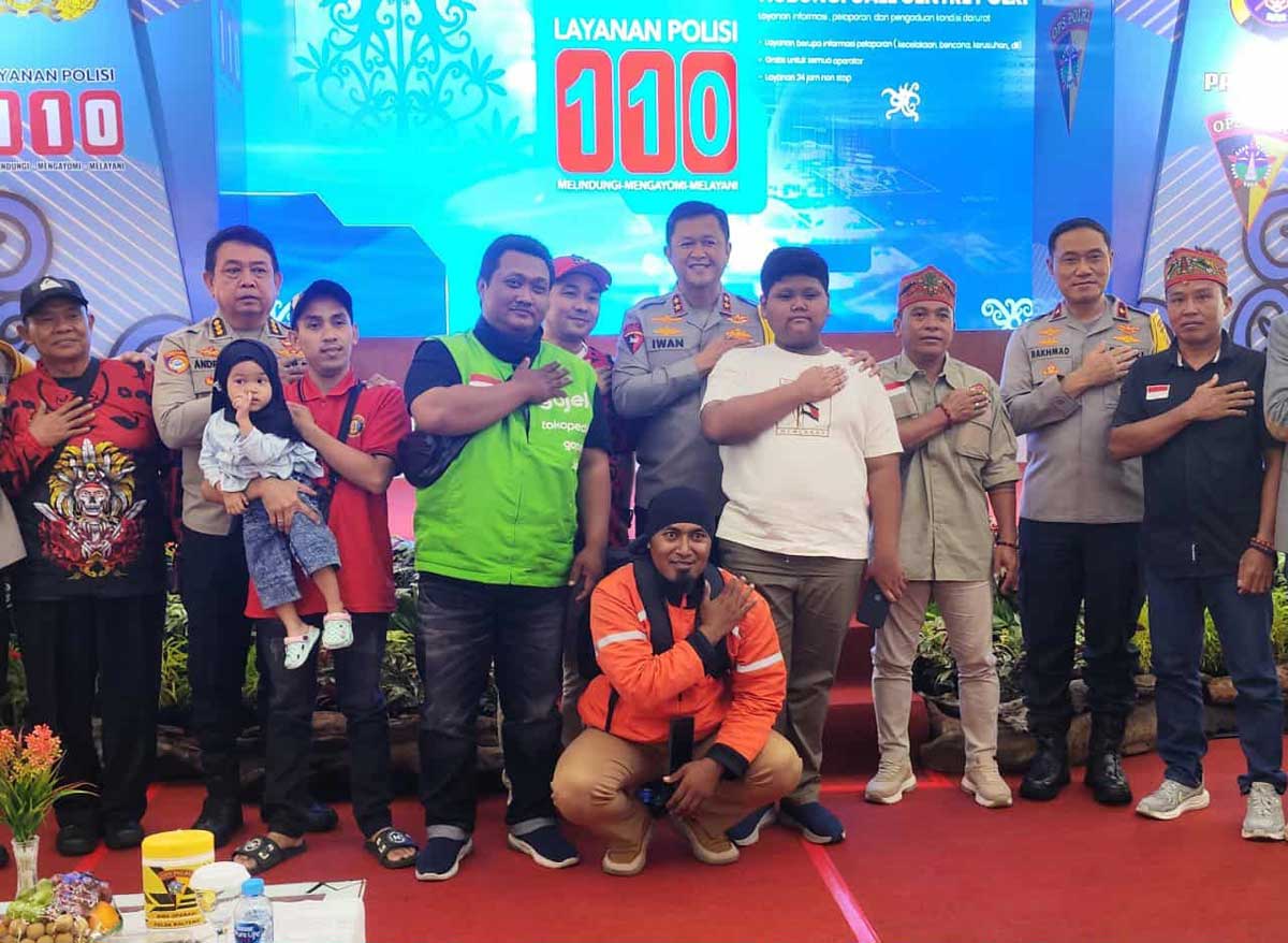 SOSIALISASI PELAYANAN: Kapolda Kalteng Irjen Pol Iwan Kurniawan sosialisasi layanan Call Center 110 di Duta Mall Palangka Raya, Selasa (18/11/2025).
