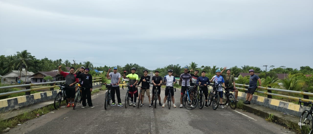 Komunitas Goweser Seruyan saat melakukan persiapan fisik di area Sungai Bakau, Rabu (19/11).