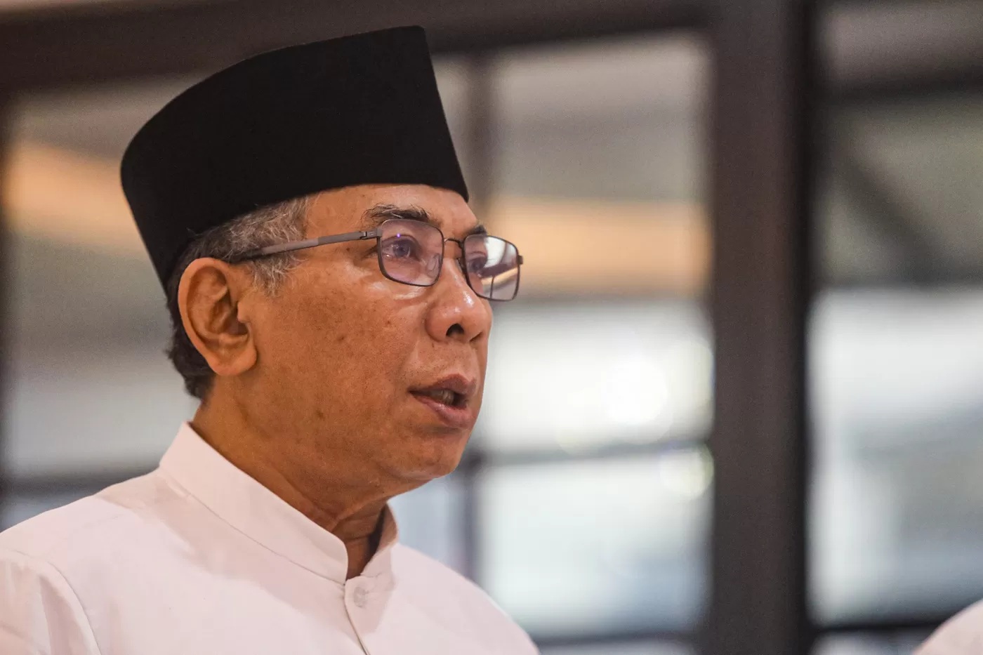 Ketua Umum PBNU KH. Yahya Cholil Staquf memberikan sambutan pada acara Kick off Hari Santri 2025 di kantor PBNU Jakarta, Jumat (10/10/2025). (Salman Toyibi/Jawa Pos)