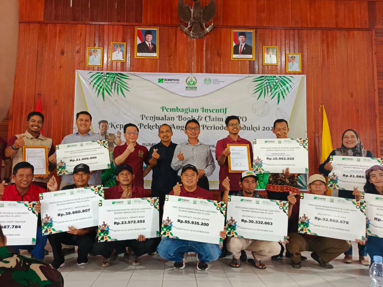 Pekebun sawit di Kabupaten Lamandau yang telah mengantongi sertifikat RSPO (Roundtable on Sustainable Palm Oil) dan ISPO (Indonesian Sustainable Palm Oil).