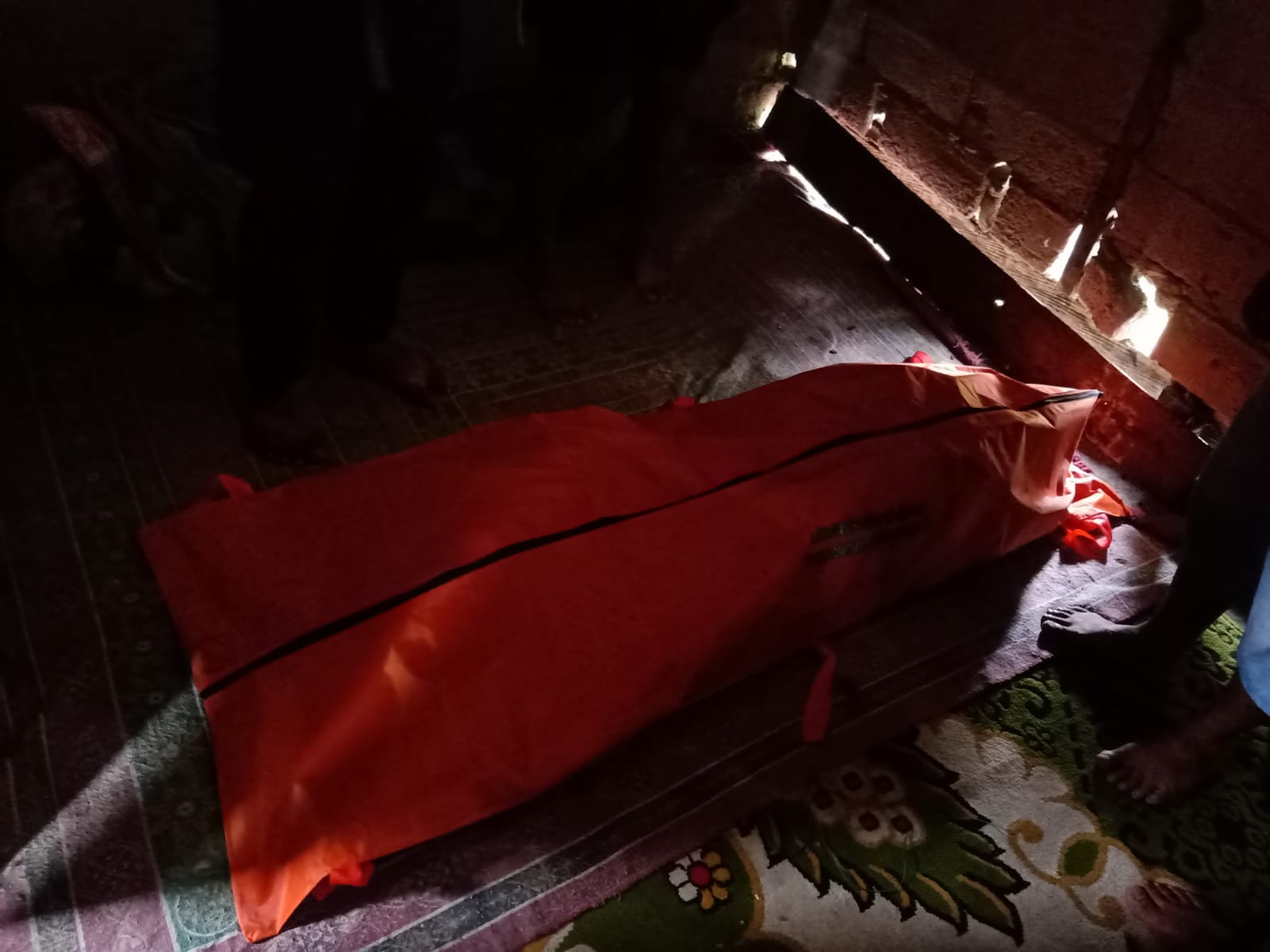 Jenazah Muhran,warga RT 04 RW 02 Desa Satiruk, korban serangan Buaya, setelah ditemukan tim reaksi cepat BPBD Kotim bersama warga, Senin (24/11) siang