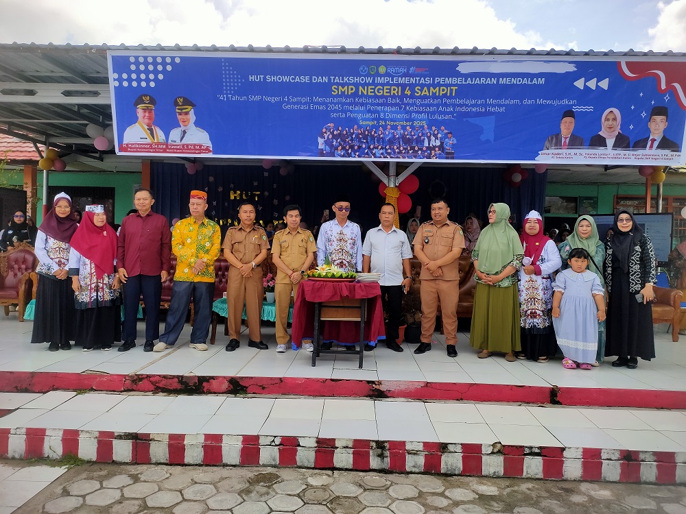 SMP Negeri 4 Sampit memperingati Hari Ulang Tahun (HUT) ke-41 dengan beragam kegiatan edukatif.