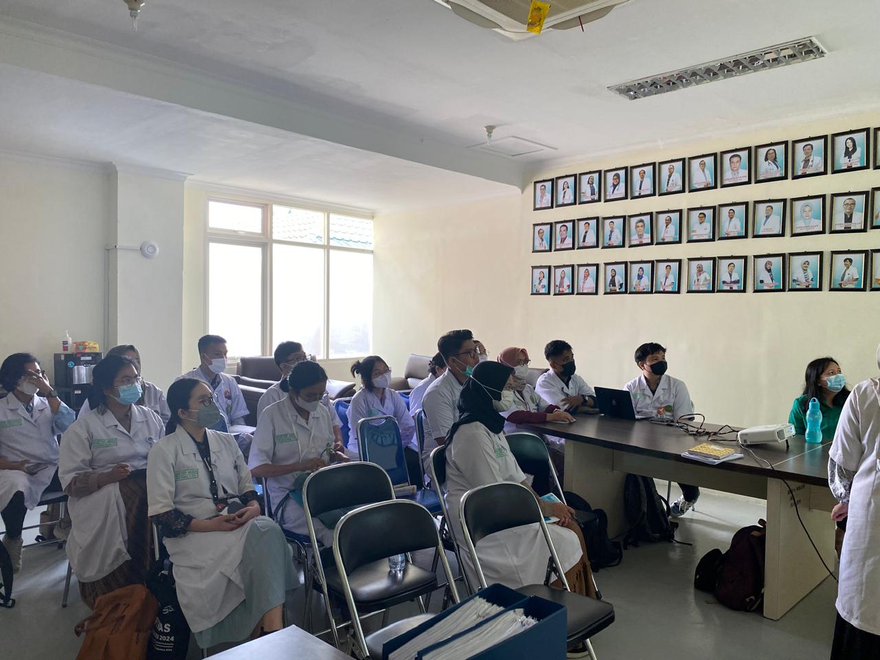 Mahasiswa UPR yang sedang menjalani masa koas di RSUD dr Murjani Sampit.