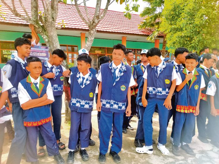 PELAJAR: Masa depan bangsa berada di tangan generasi muda. FOTO: YUNI/RADAR SAMPIT