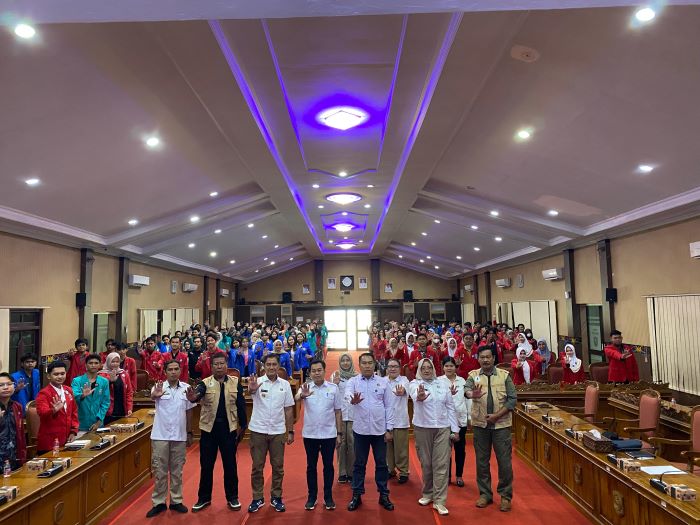 SOSIALISASI: Mahasiswa dari seluruh perguruan tinggi di Kotim mengikuti kegiatan sosialisasi penyalahgunaan narkoba yang digelar DPRD dan BNNK Kotim, Rabu (26/11/2025). FOTO: RADO/RADAR SAMPIT
